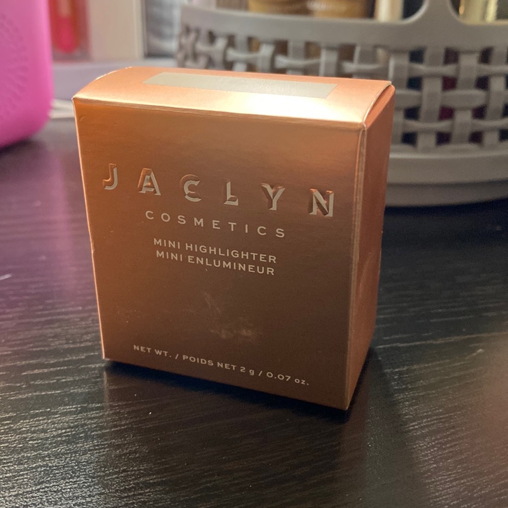 Jaclyn Cosmetics Highlighter